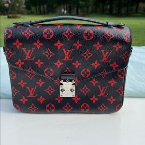 Louis Vuitton limited edition Monogram Infrarouge Pochette Metis bag.